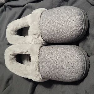 Skechers Gray women's slippers, size 7.5 Wide